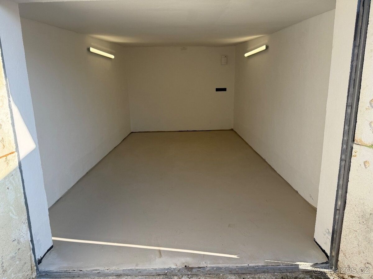 Garáže, Hradec nad Moravicí, 747 41