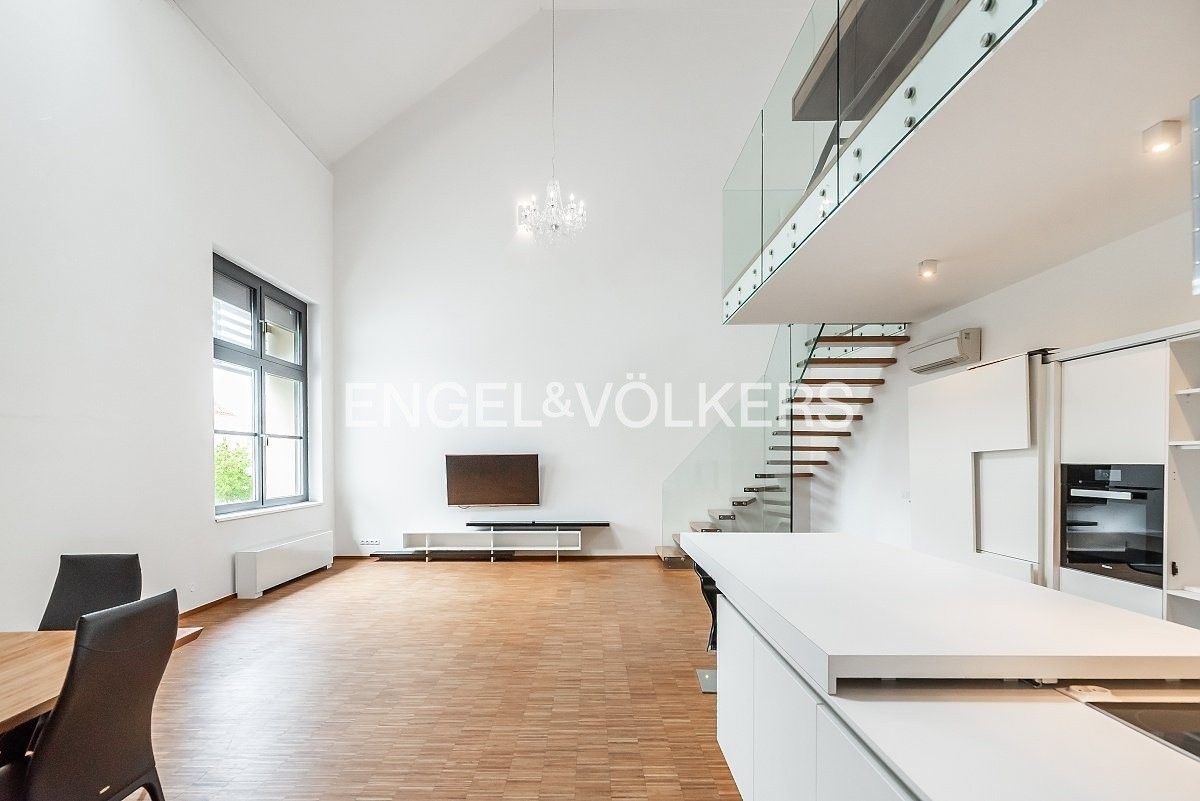 3+kk, Na Maninách 1590, Praha Holešovice, 170 m²