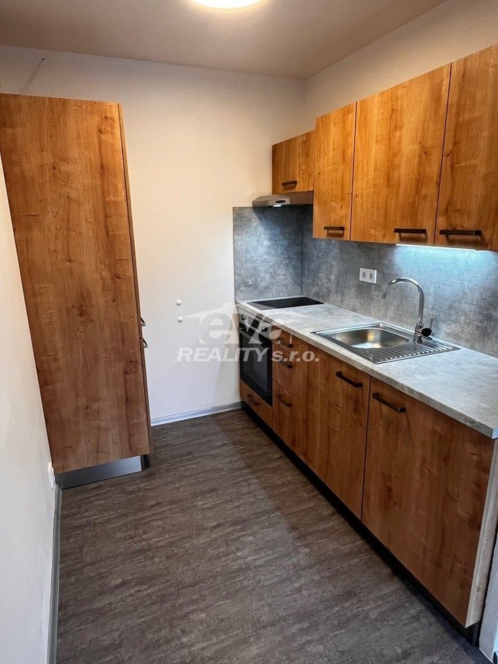 Byt 1+kk · 33 m² · Španielova, Praha - 4