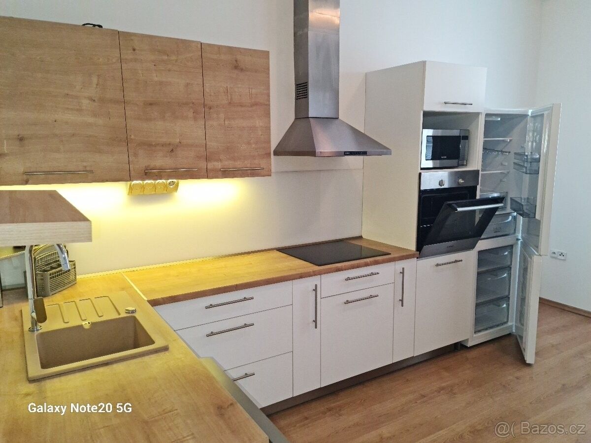 Byty, Strážnice, 696 62