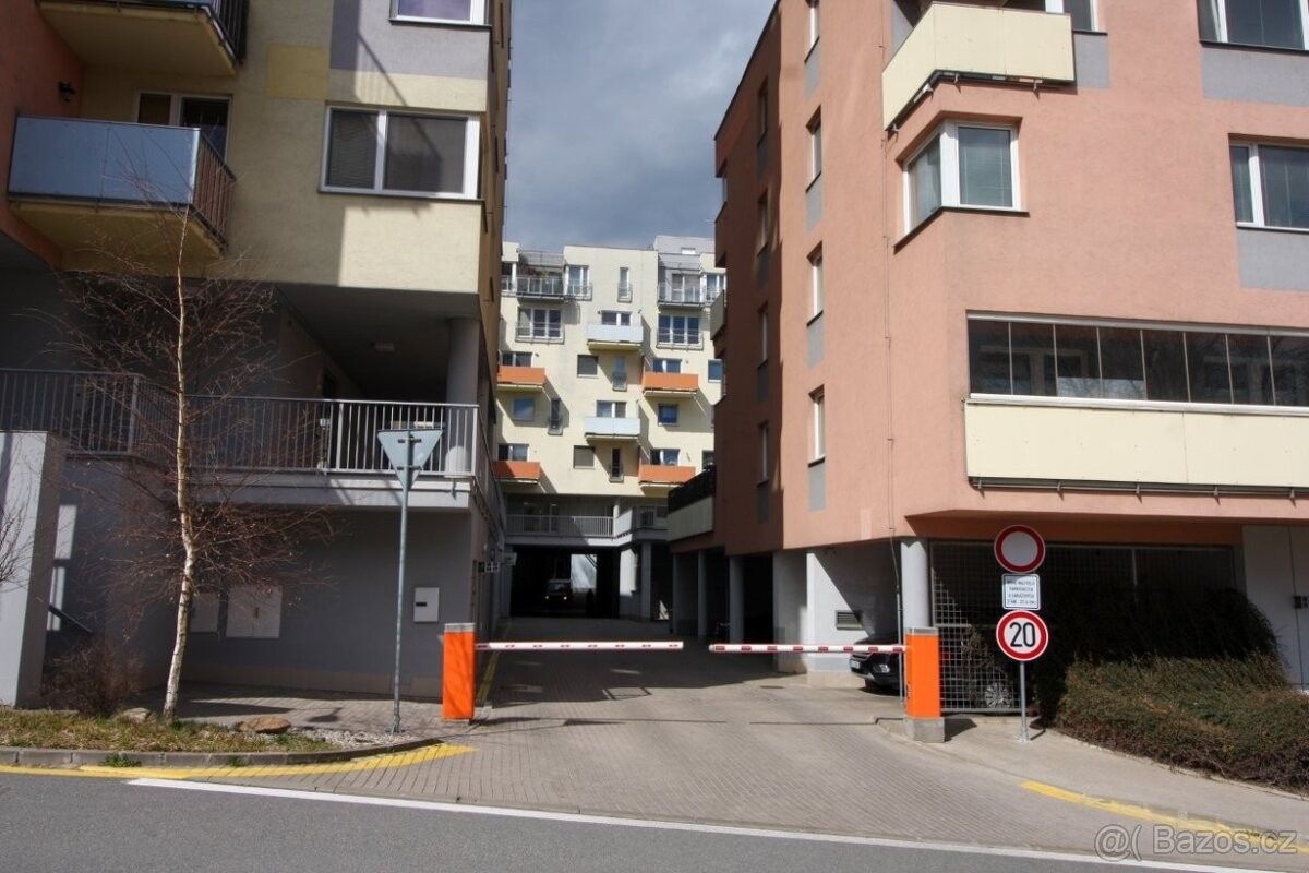 Garáže, Jihlava, 586 01