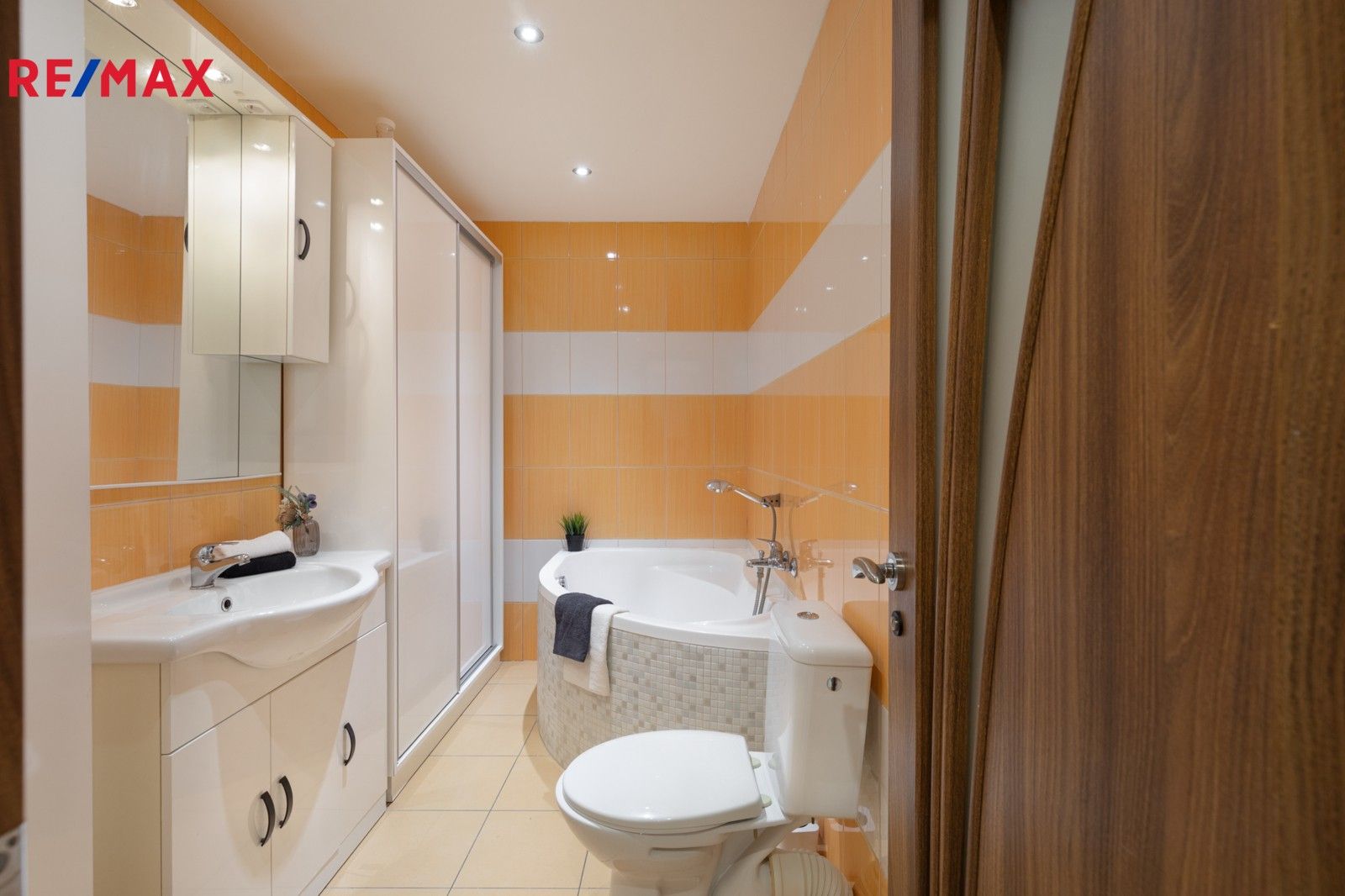 Pronájem byt 1+1 - Dělnická, Meziboří, 60 m²