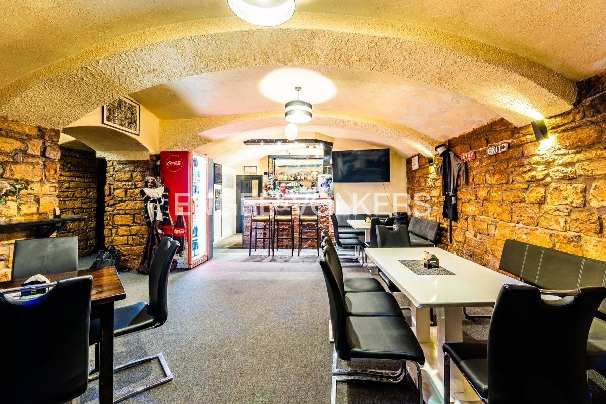 Restaurace · 200 m² · Karlínské náměstí 217, Praha Karlín - 3
