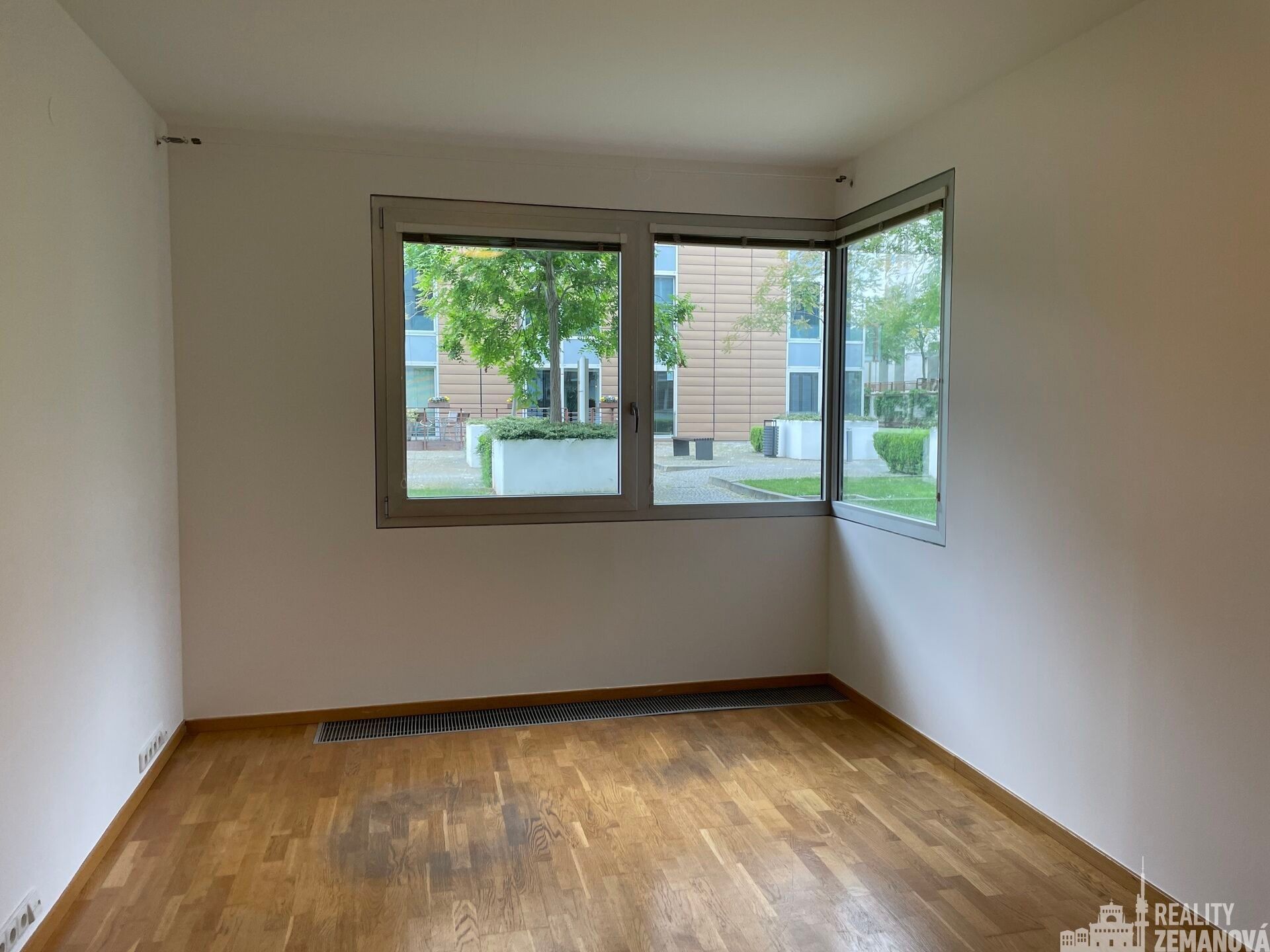 2+kk, Korunní, Praha, 50 m²