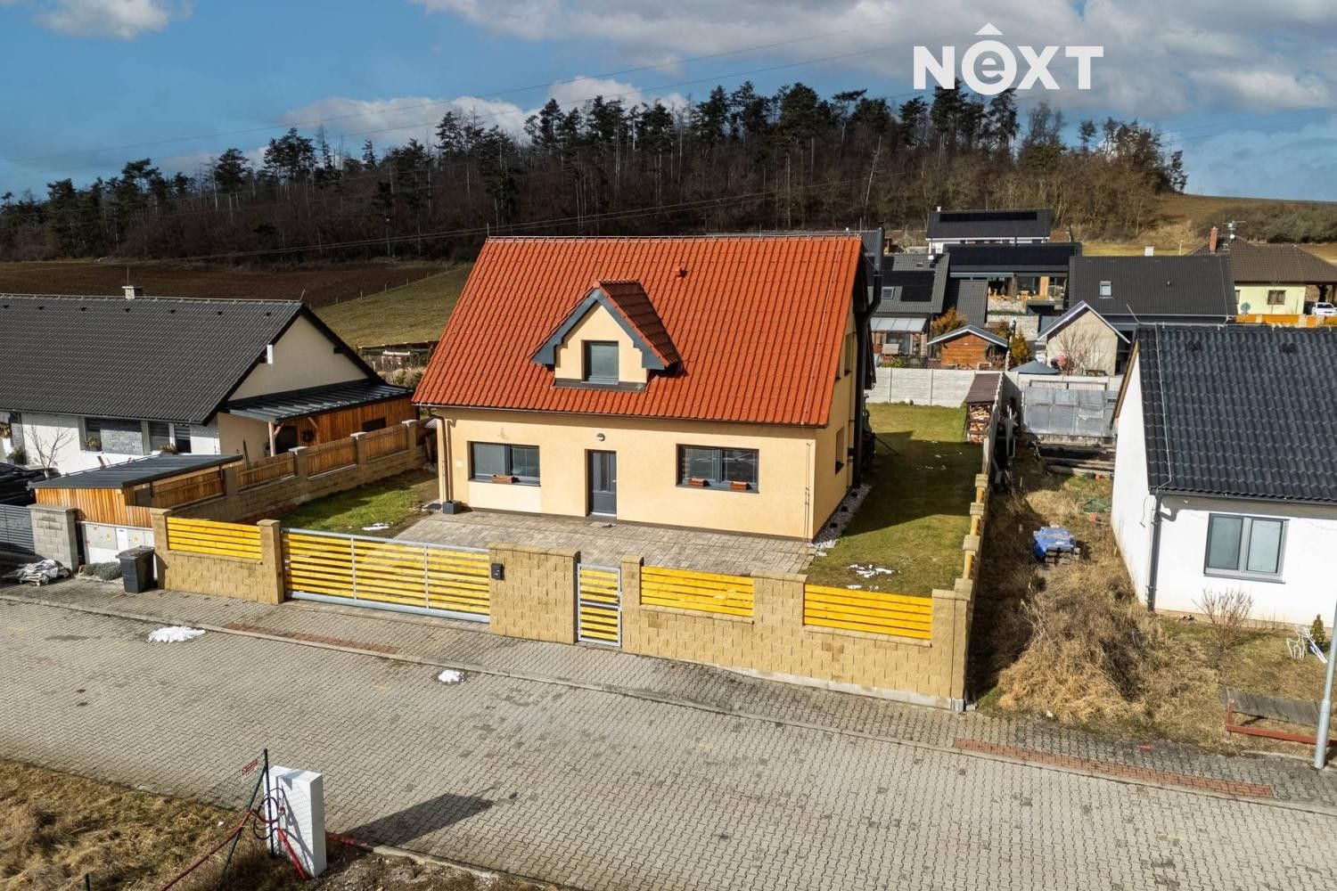 Rodinné domy, Králův Dvůr Křižatky, 130 m² - 1