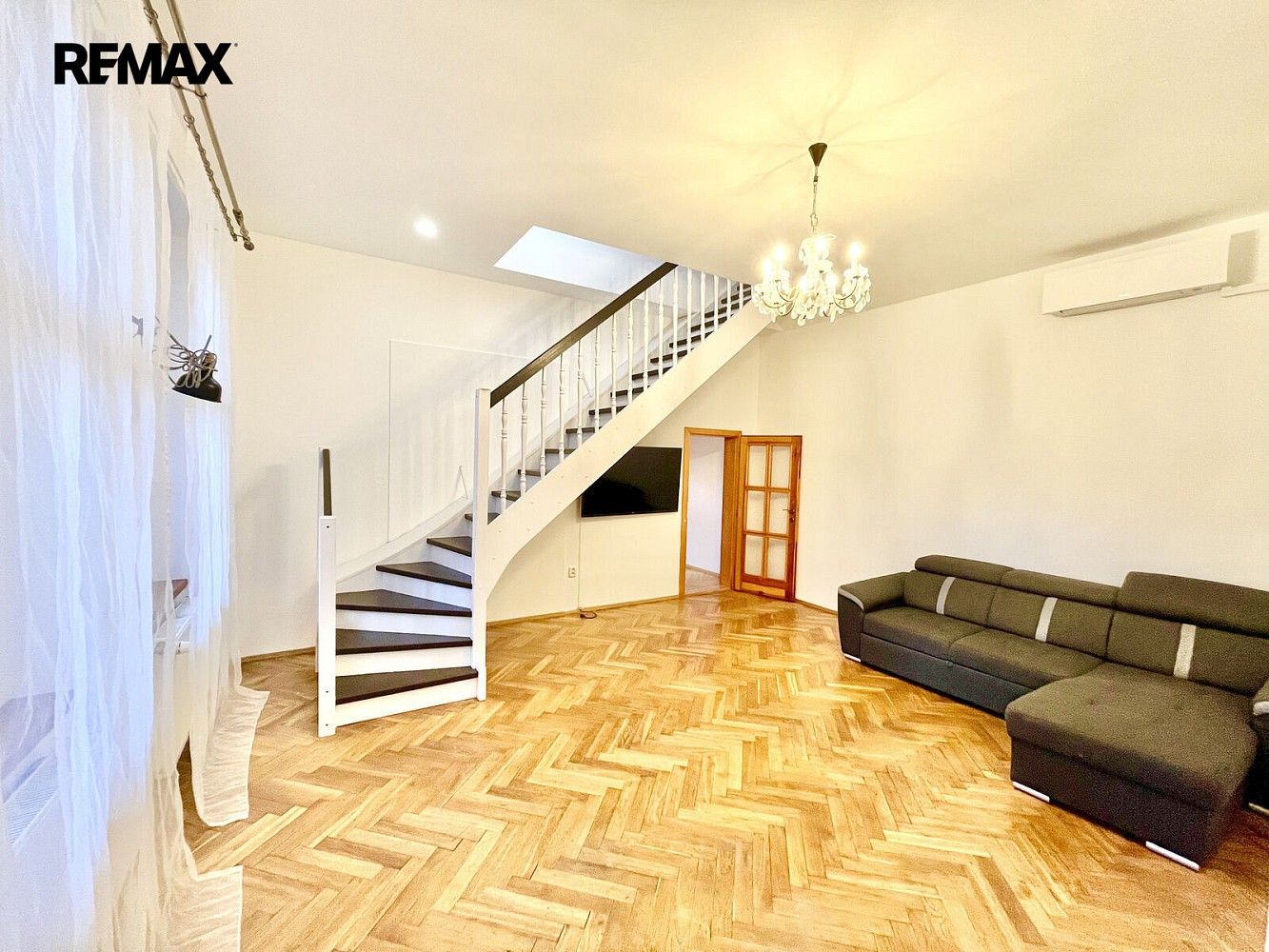 Byt 5+1 · 127 m² · U půjčovny, Praha 1 - Nové Město - 3