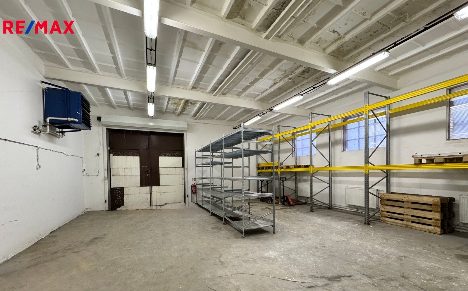 Garáže, Veverská Bítýška, 250 m²