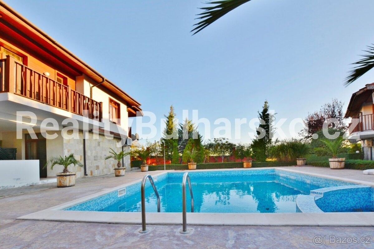 Rodinné domy, 987 66, Zahraničí