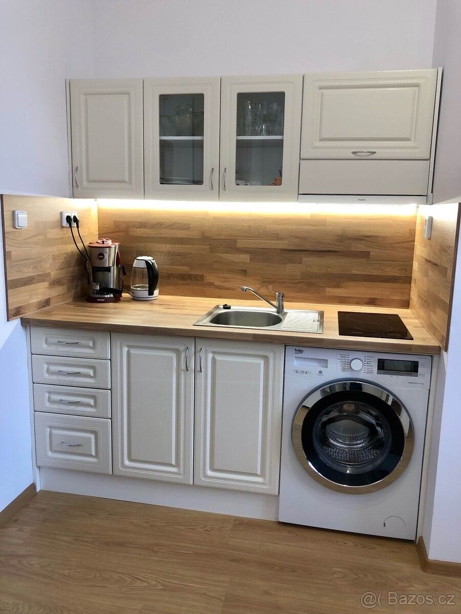 Byty, Břeclav, 690 02