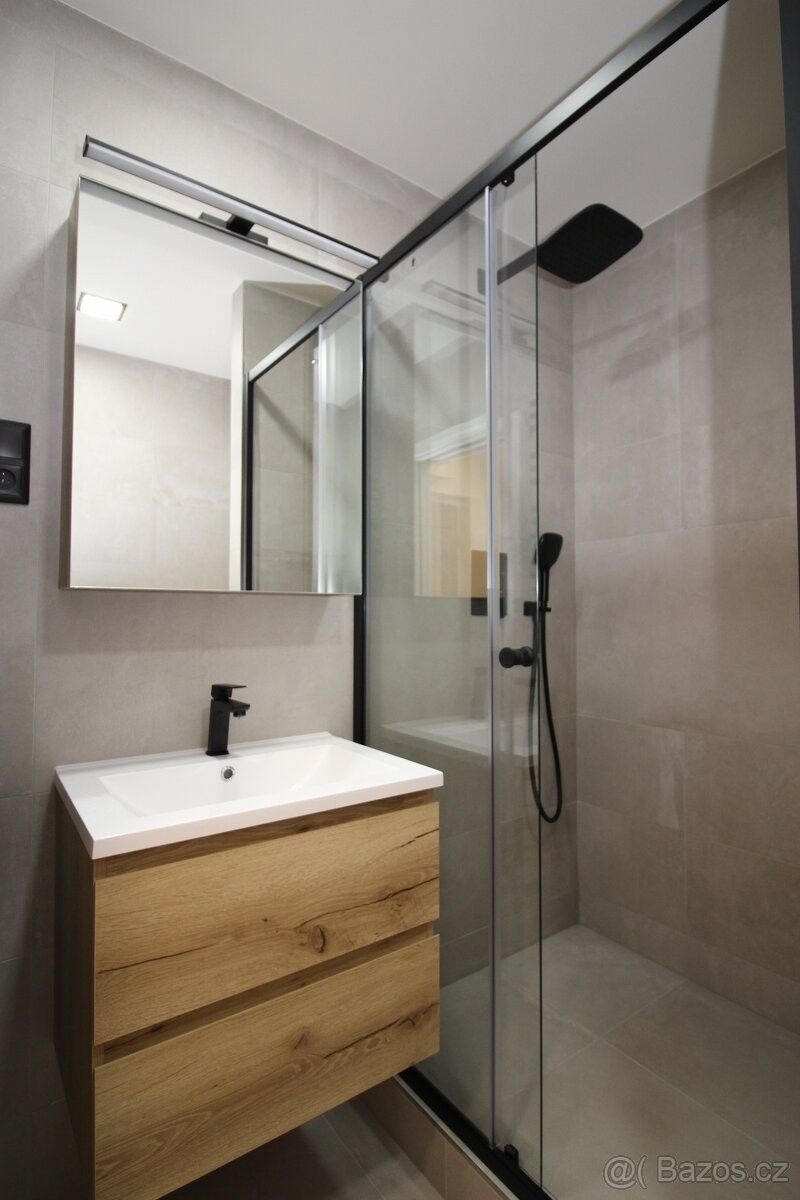 Pronájem byt - Průhonice, 252 43