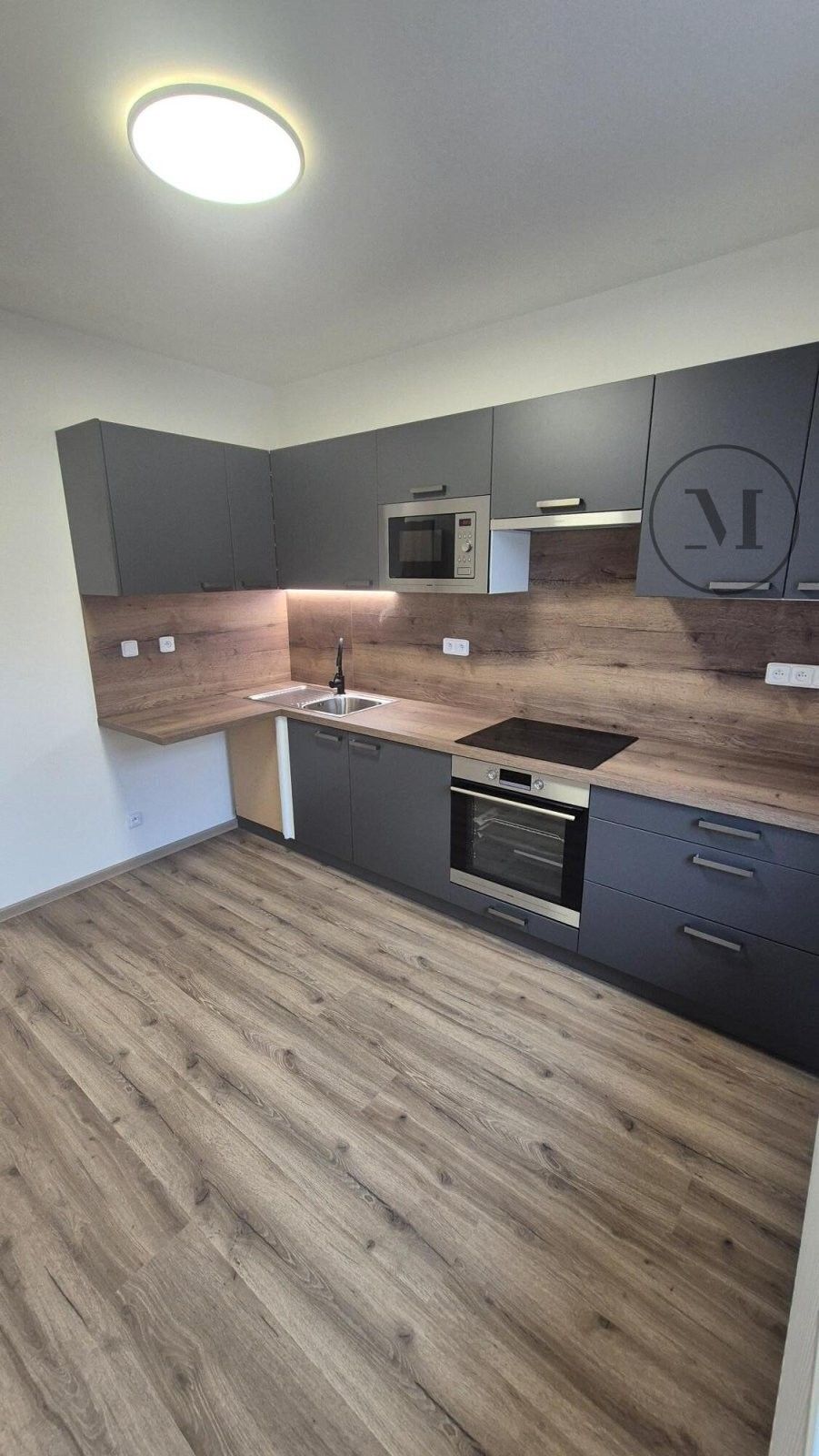 1+1, Novohradská 1039, České Budějovice, 33 m²