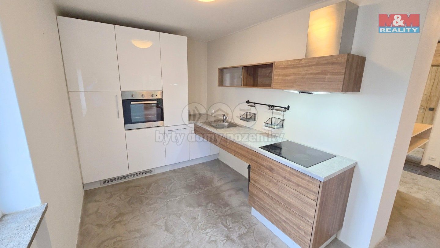 2+1, Kvapilova, Praha, 58 m²