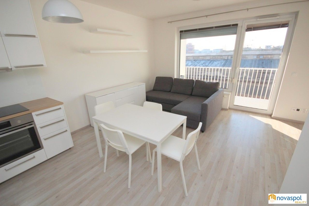 2+kk, Strnadových, Praha, 54 m²