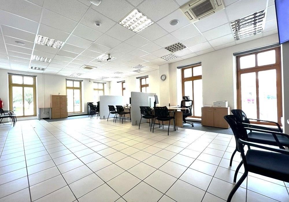Obchodní prostory, 273 m²