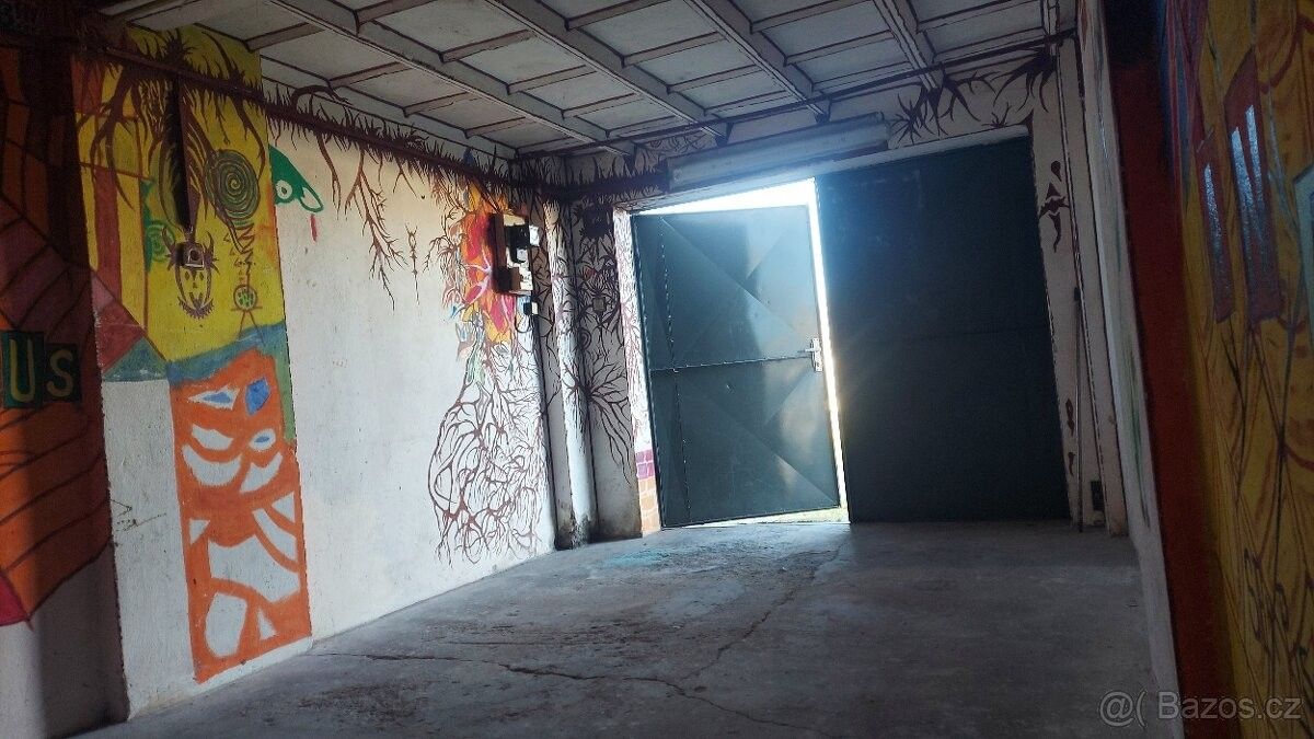 Garáže, Chvaletice, 533 12