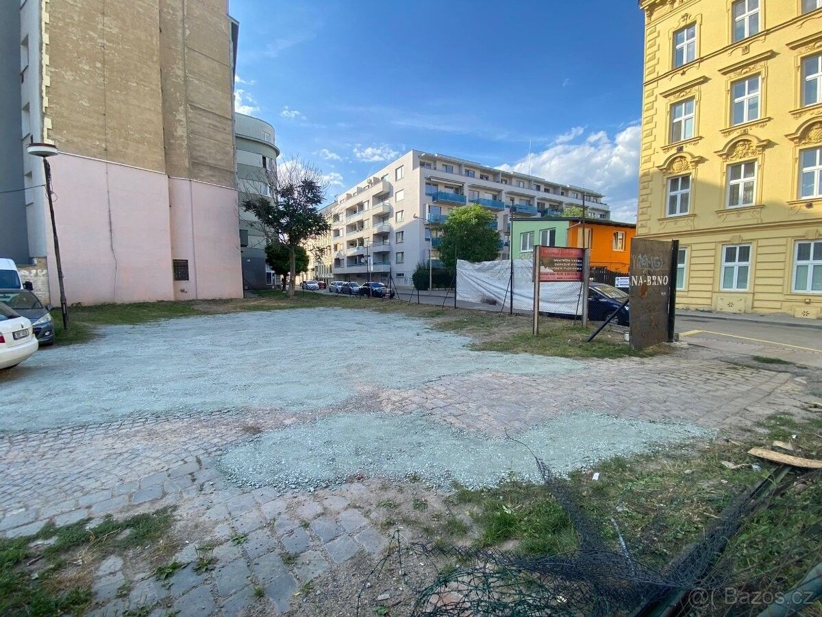 Garáže, Brno, 602 00