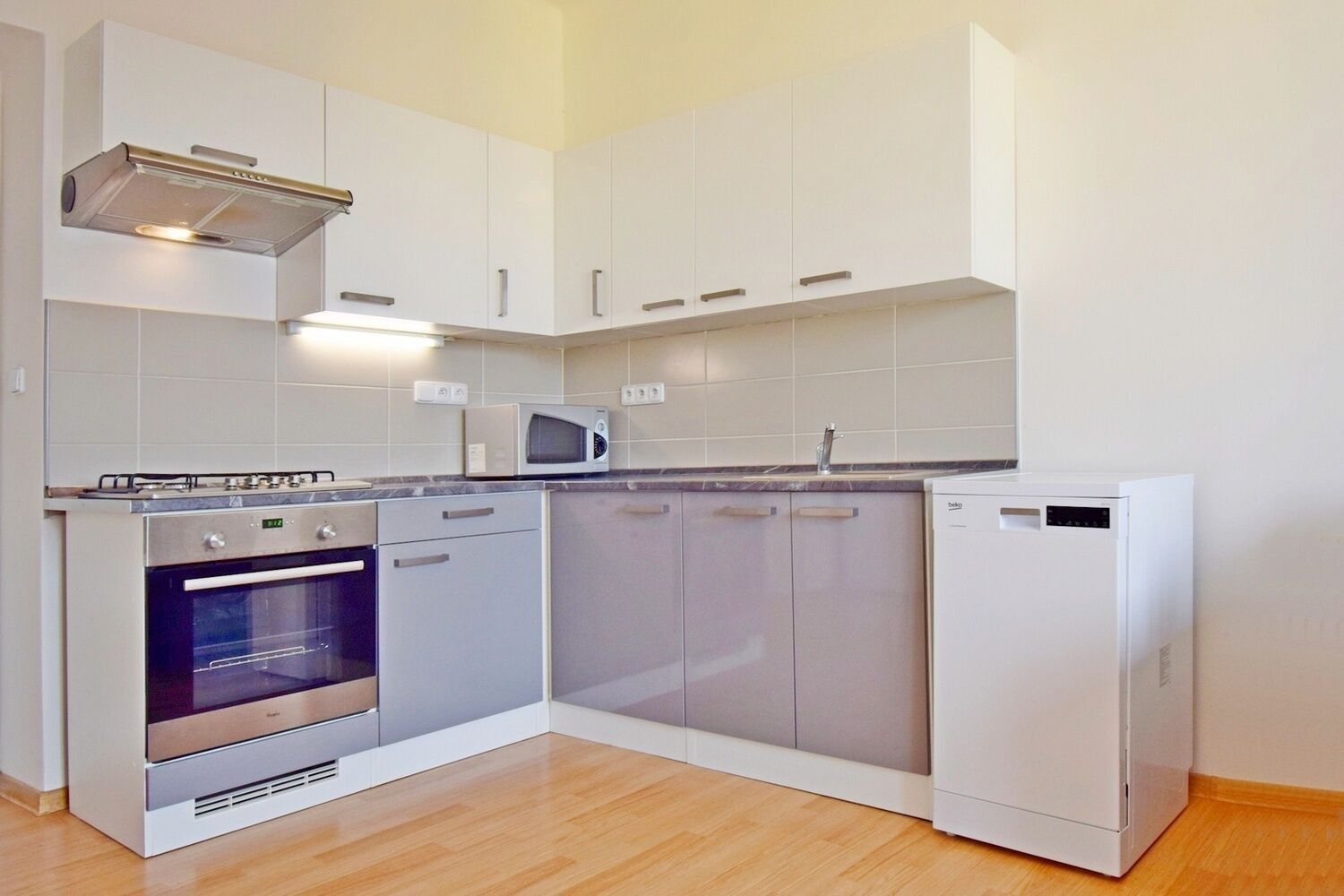 2+kk, Černokostelecká, Praha, 50 m²