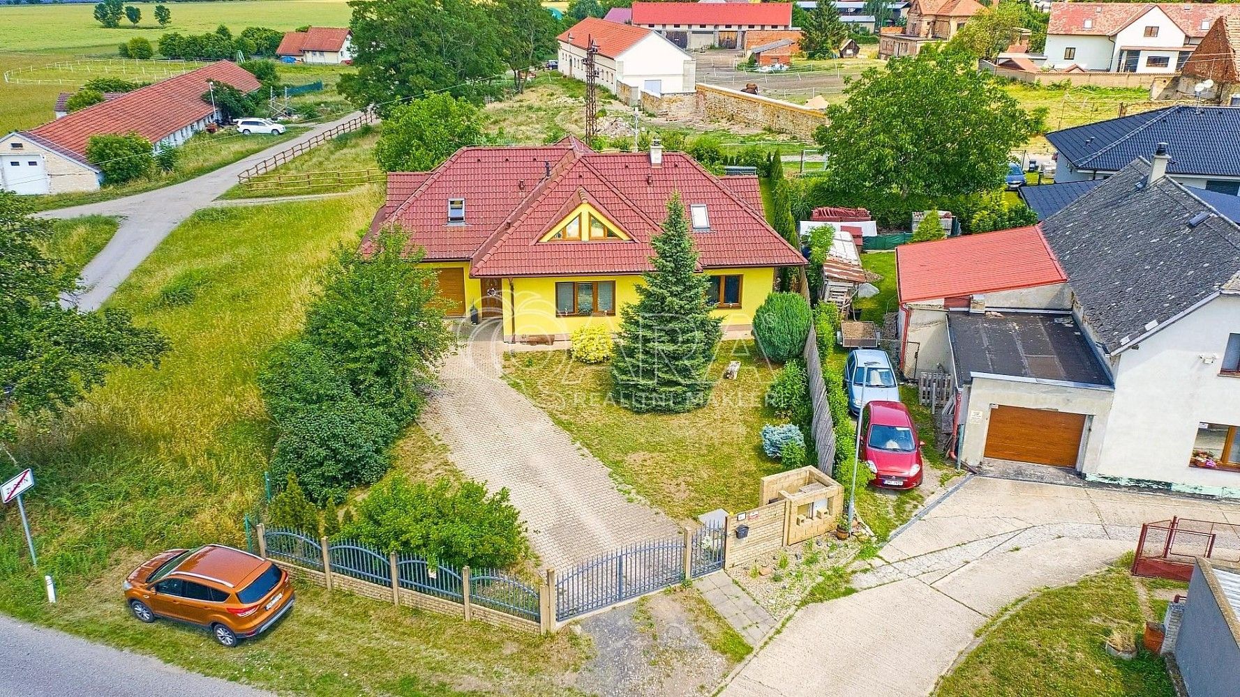 Rodinné domy, Zlosyň, okres Mělník, Středočeský kraj, 209 m² - 1