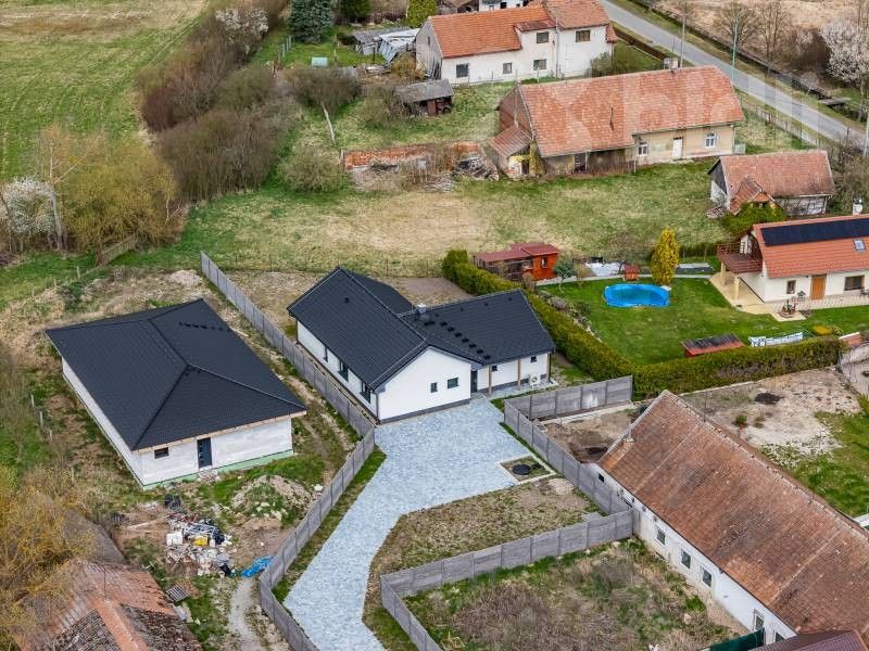 Rodinné domy, Újezd u Přelouče, 166 m²