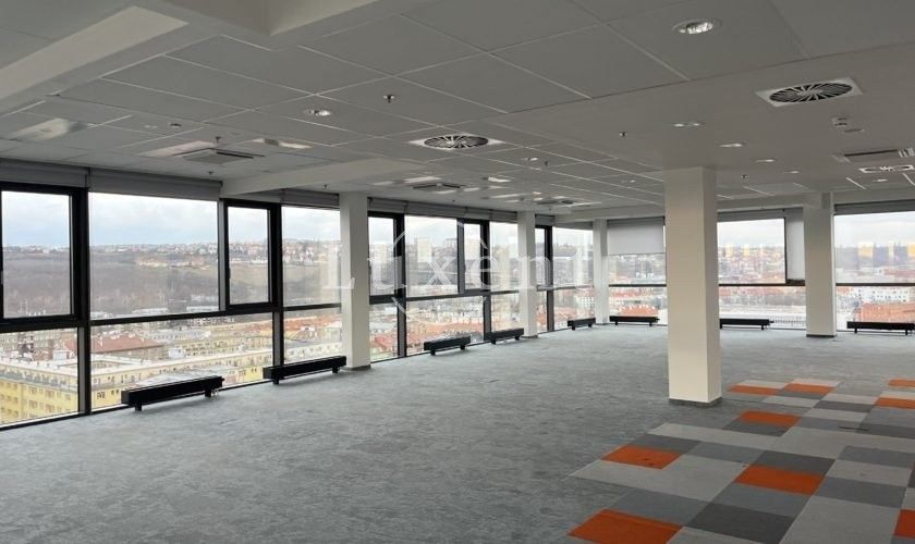Pronájem kancelář - Českomoravská, Praha, 945 m²