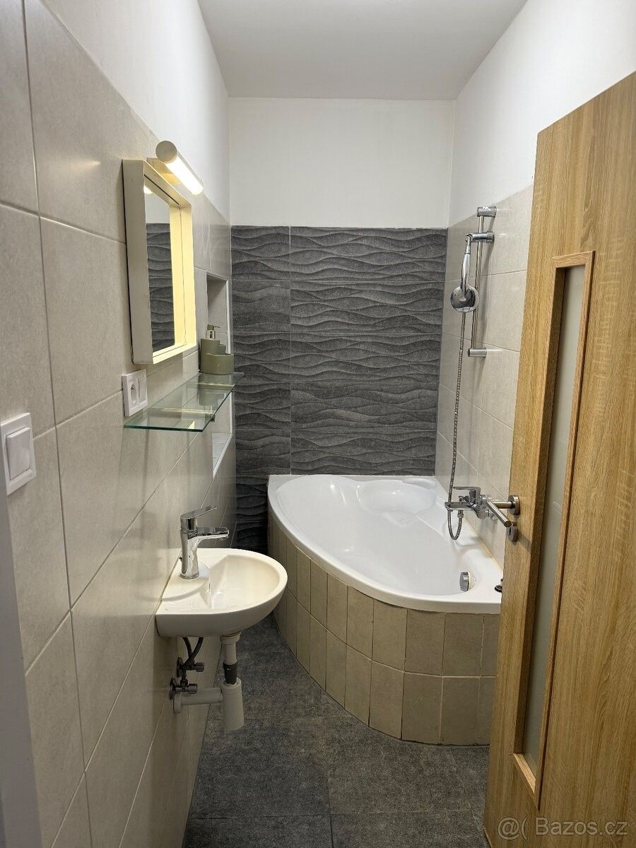 Byty, Holice v Čechách, 534 01