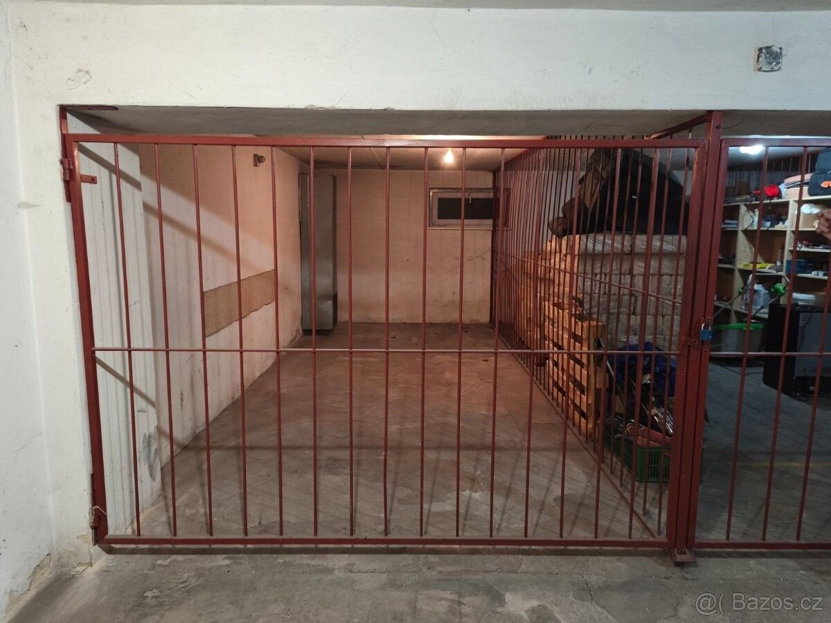 Garáže, Opava, 746 01