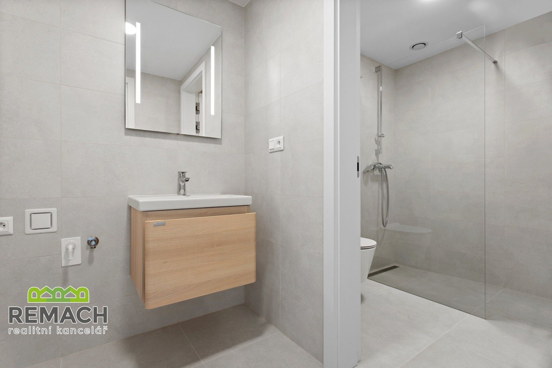 Pronájem byt 2+kk - Pálenecká, Hradec Králové, 60 m²