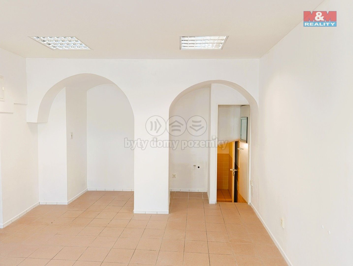 Obchodní prostory, nám. Komenského, Tišnov, 21 m²