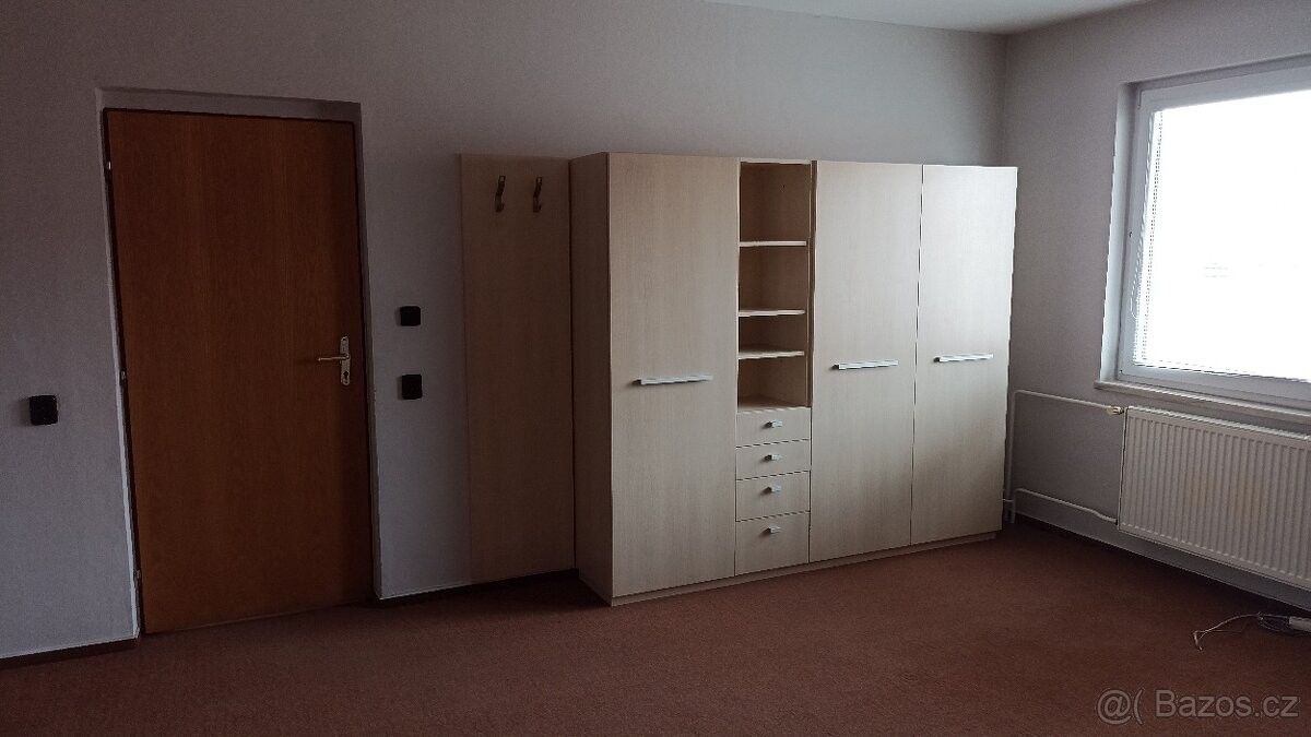 Kancelář · Křenovice u Slavkova, 683 52 - 4