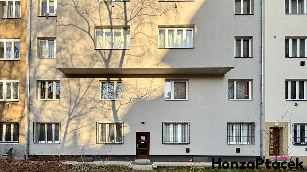 1+1, Viklefova, Praha, 39 m²