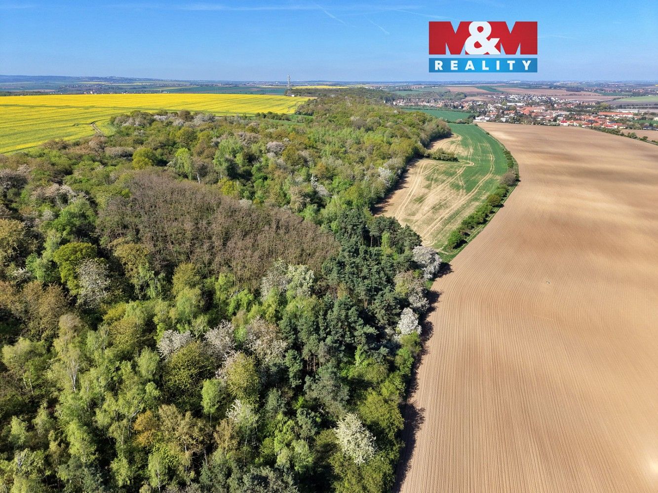 Les, 5 857 m²