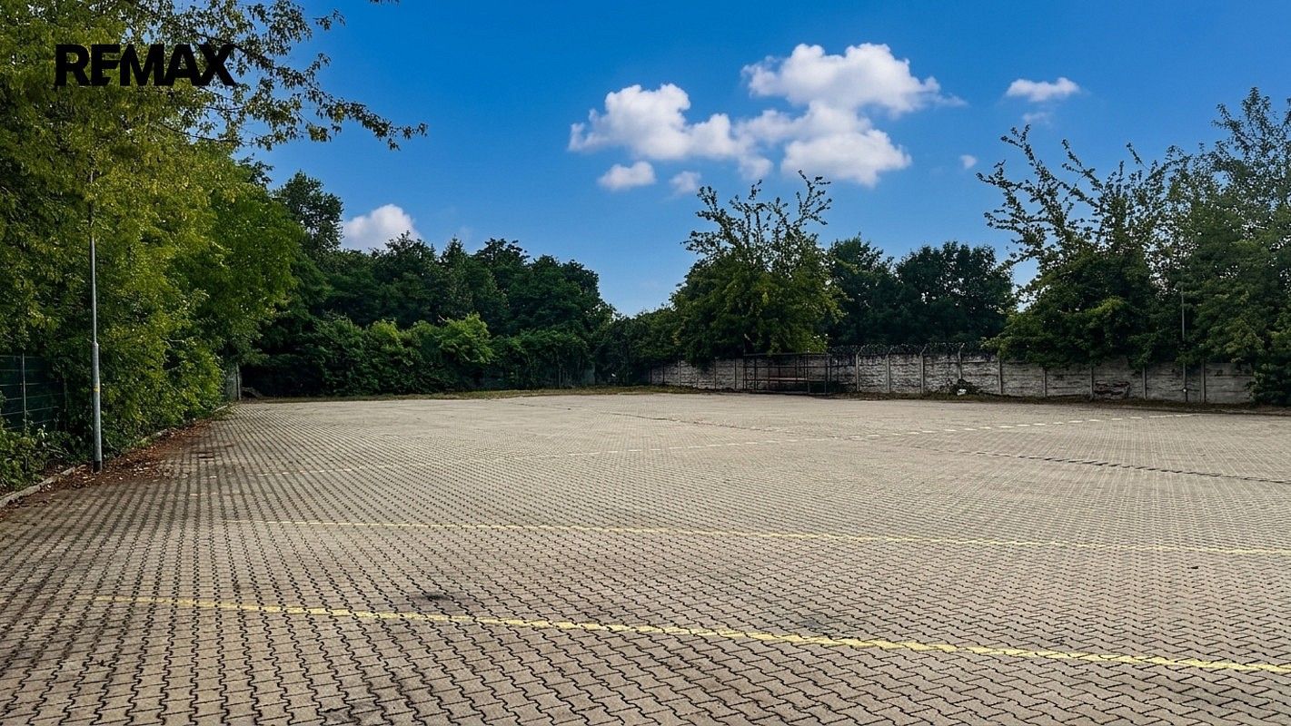 Komerční nemovitost · 30 m² · Praha - Čakovice, okres Praha 18, Hlavní město Praha - 4