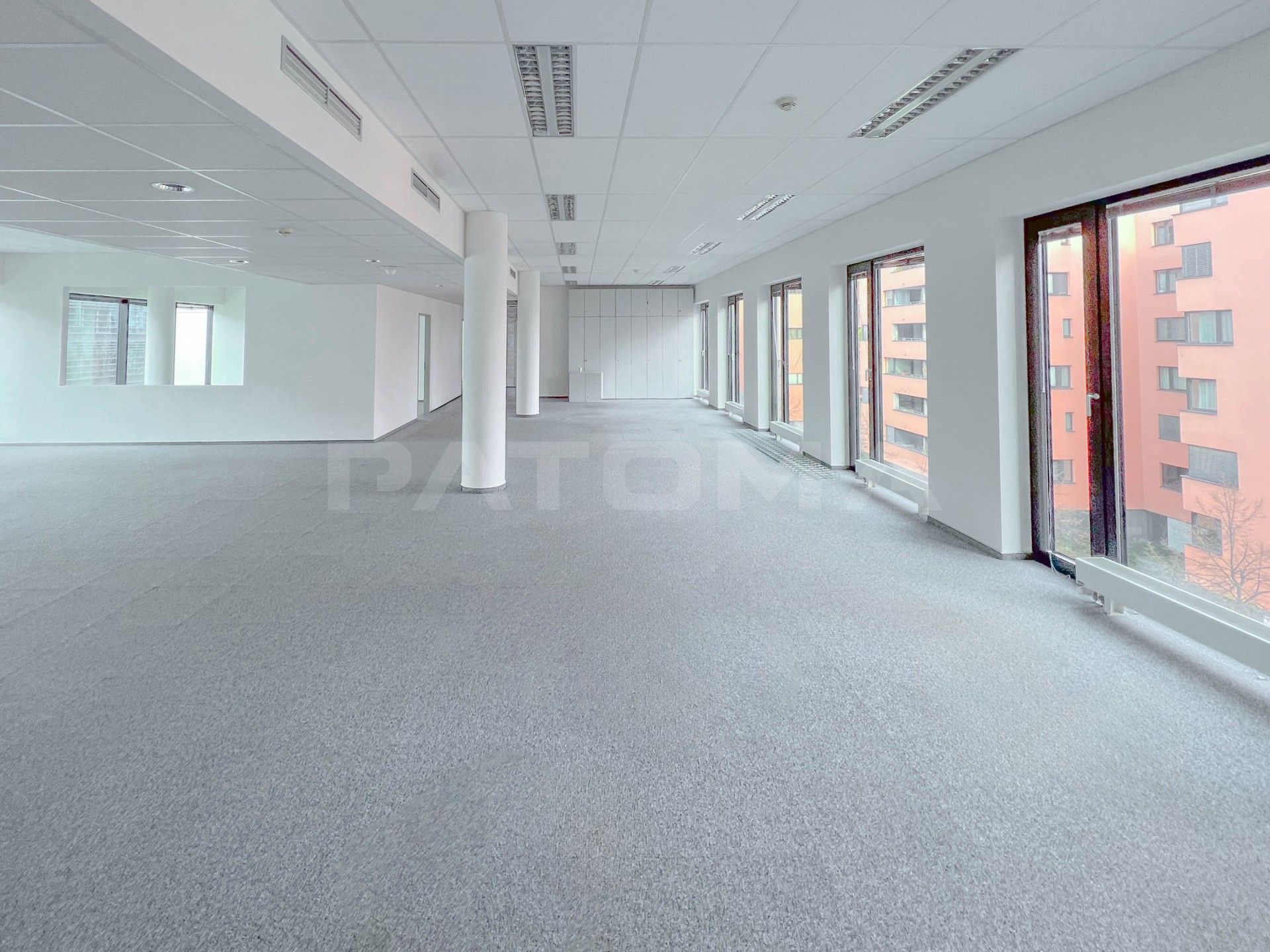 Pronájem kancelář - Jankovcova, Praha, 600 m²