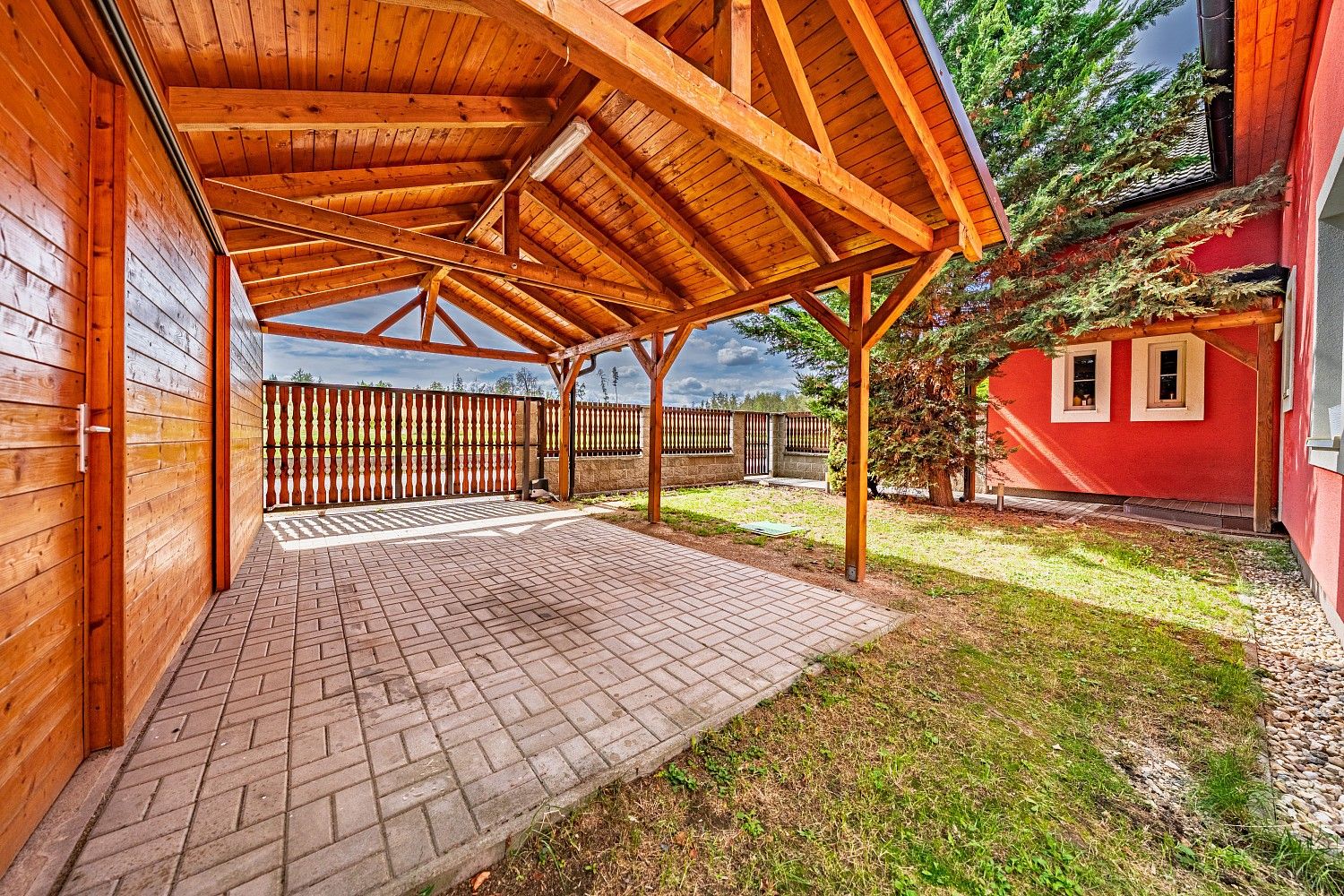 Rodinné domy, Chocerady - Komorní Hrádek, okres Benešov, Středočeský kraj, 212 m² - 2
