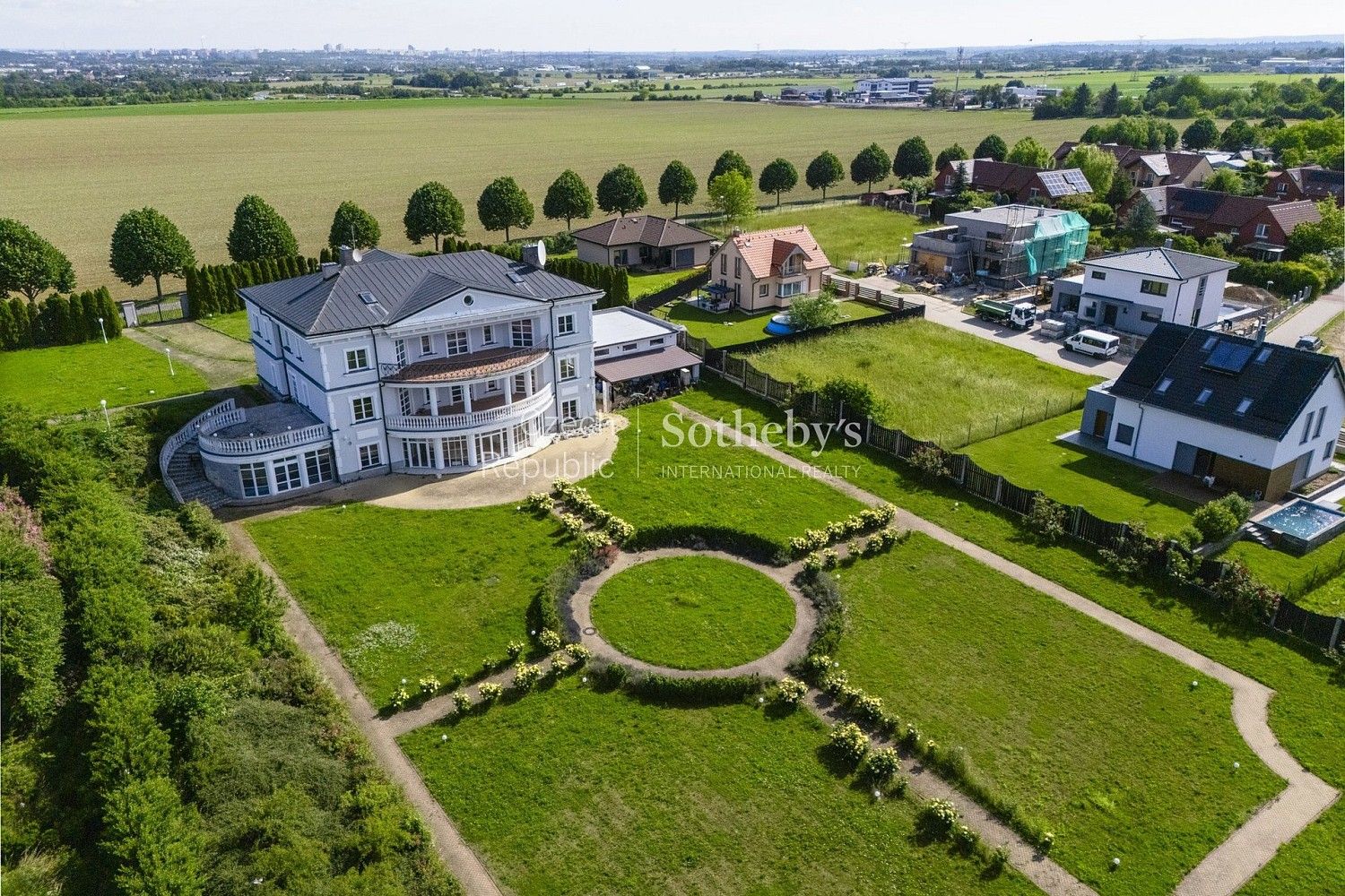 Rodinný dům · 975 m² · Dolní Břežany, okres Praha-západ, Středočeský kraj - 3