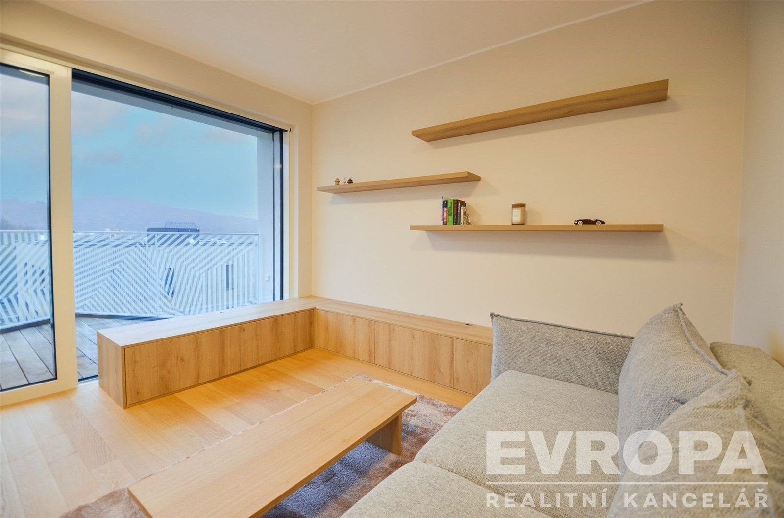 Pronájem byt 2+kk - Podbělohorská, Praha, 57 m²