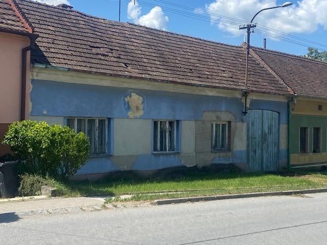 Rodinné domy, Hluk, 687 25