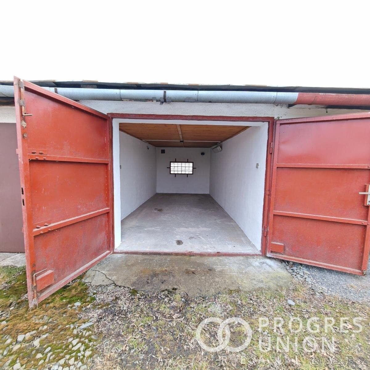 Garáže, Chropyně, 768 11