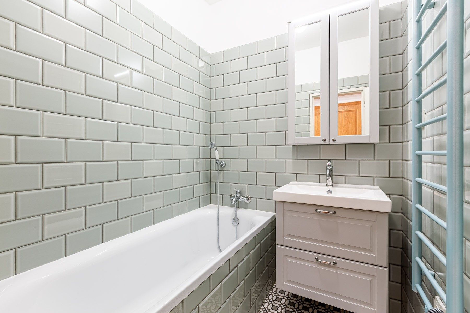 Pronájem byt 2+kk - Velehradská, Praha, 44 m²