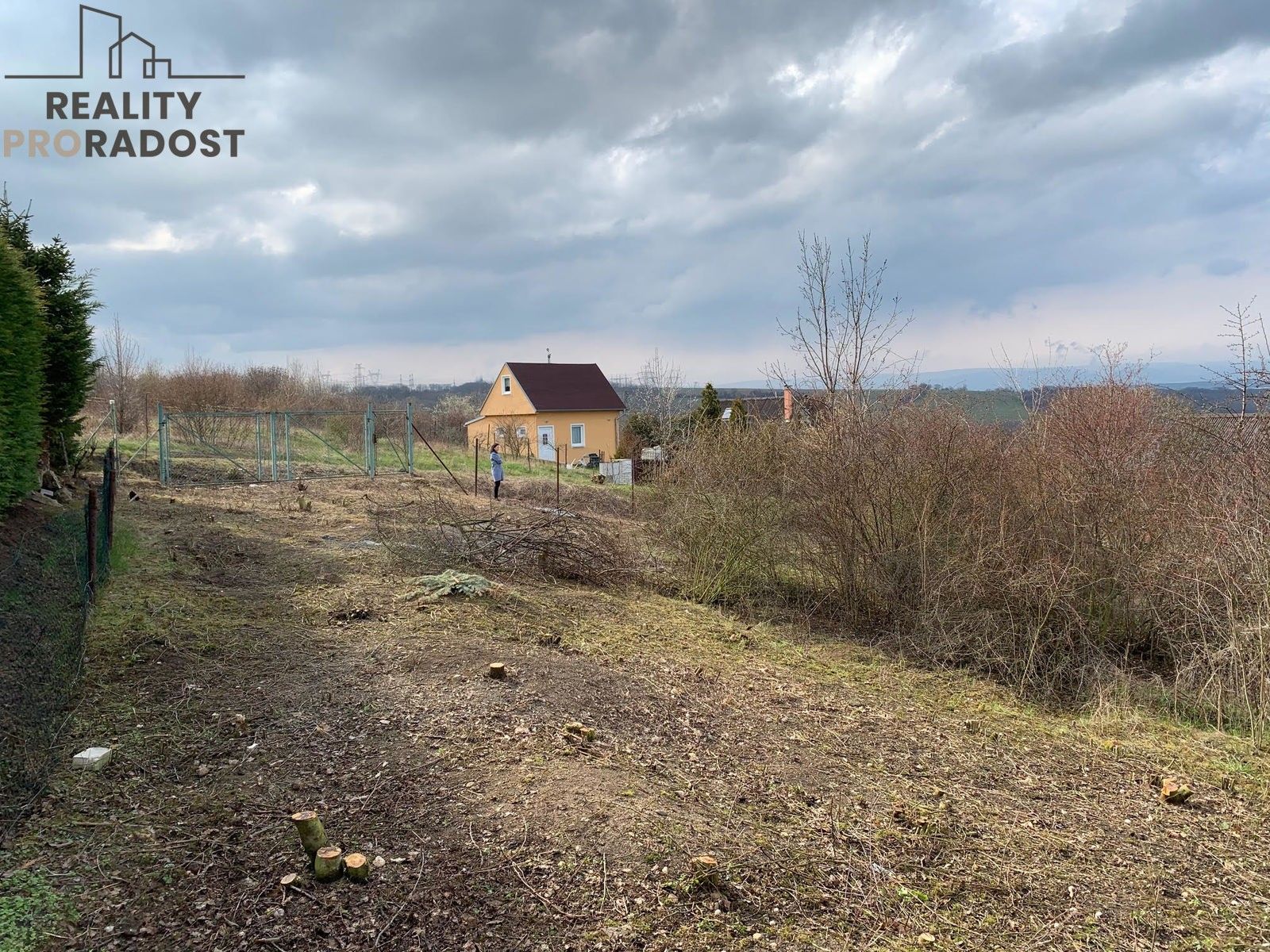 Louka · 585 m² · Chbany - 4
