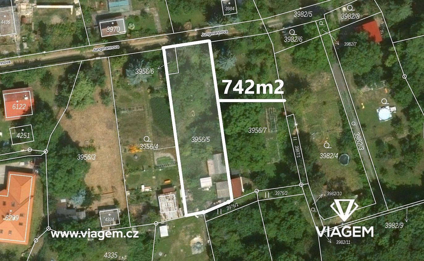 Pozemek pro bydlení, 742 m²