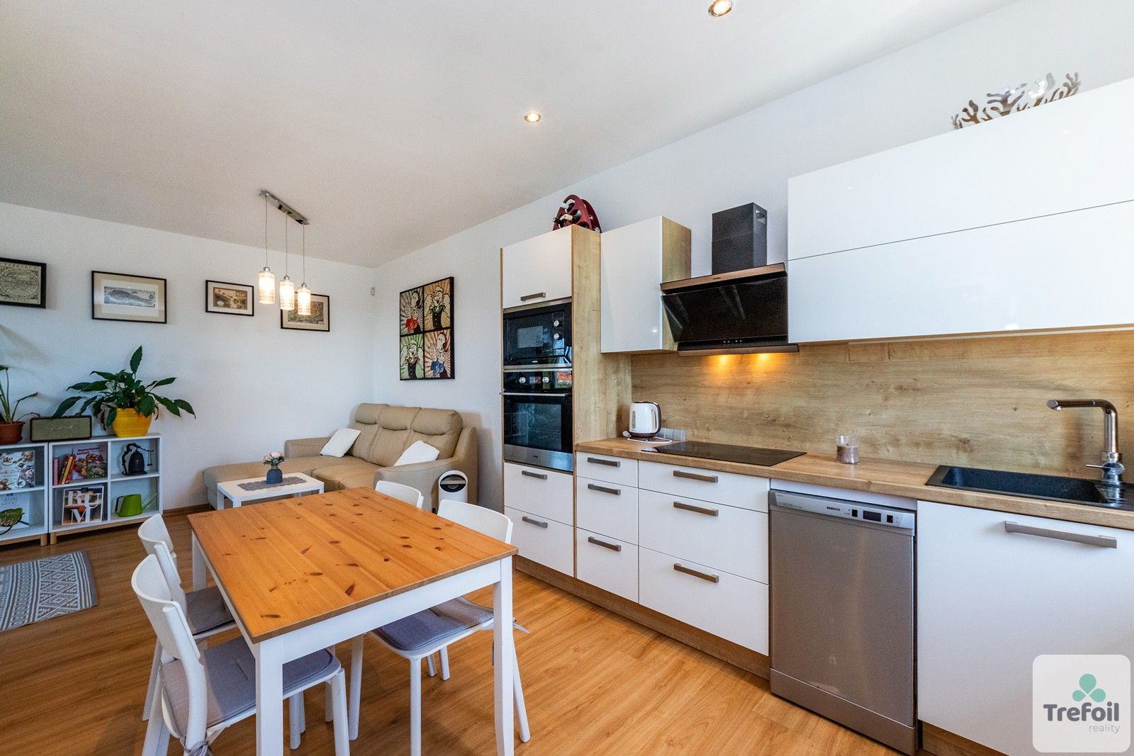 3+kk, Komenského, Šestajovice, 77 m²