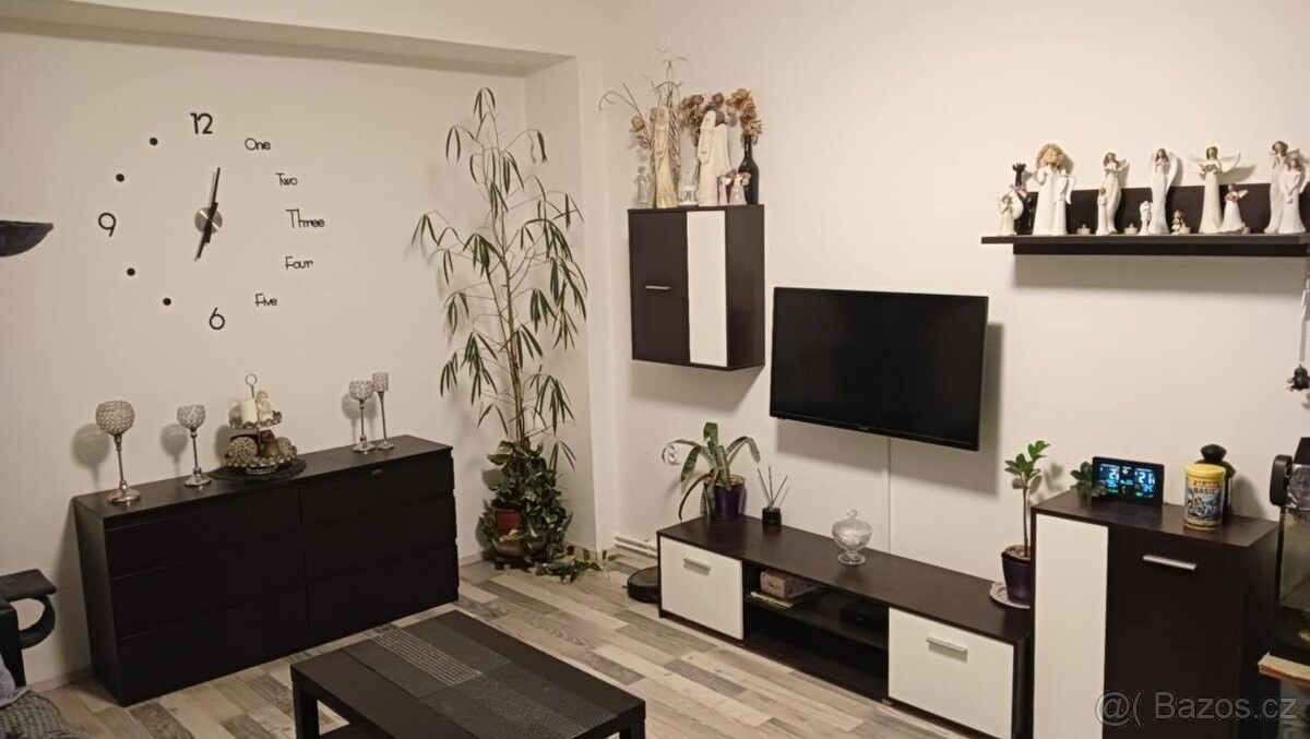 Byty, Dobřenice, 503 25