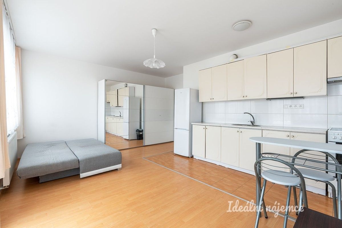 1+kk, Deutschova, Praha, 32 m² - 1
