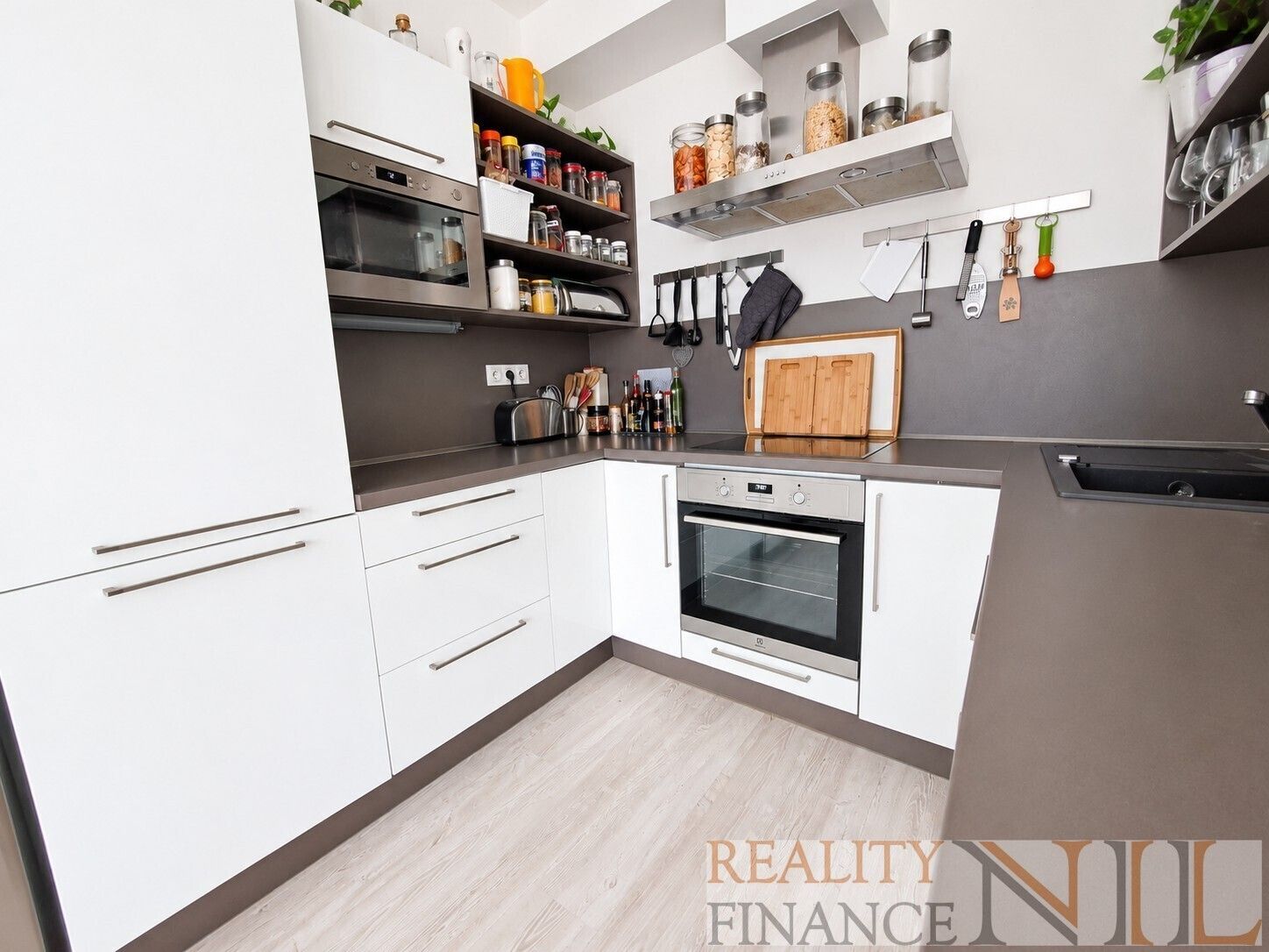 Pronájem byt 2+kk - Poděbradova 2995, Plzeň Jižní Předměstí, 59 m² - 2