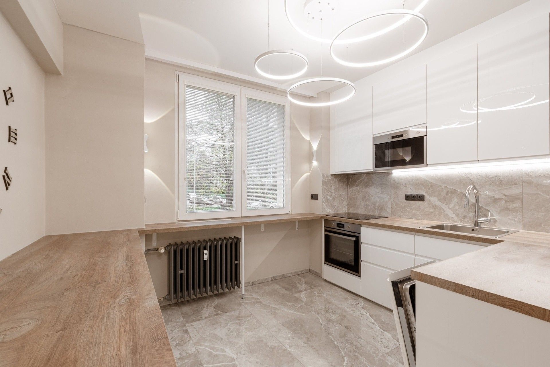 Pronájem byt 2+1 - Jakutská, Praha, 60 m²