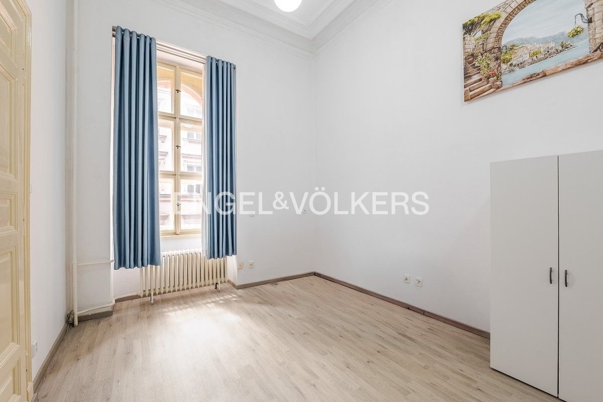 Pronájem kancelář - Politických vězňů, Praha, 410 m²