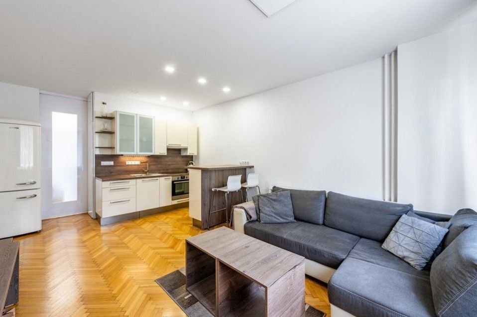 2+kk, Sokolovská, Praha, 58 m² - 1