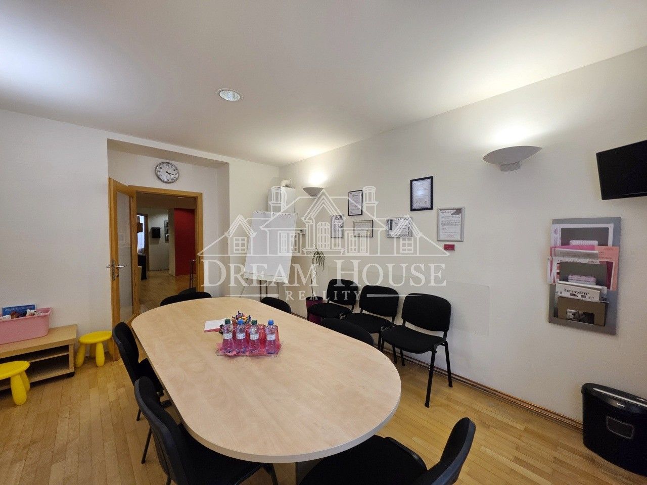 Pronájem kancelář - Jeseniova, Praha, 107 m²