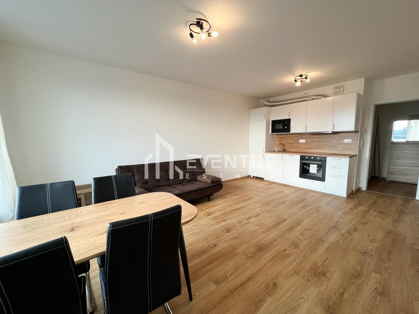 Pronájem byt 2+kk - Jankovcova, Praha, 59 m²